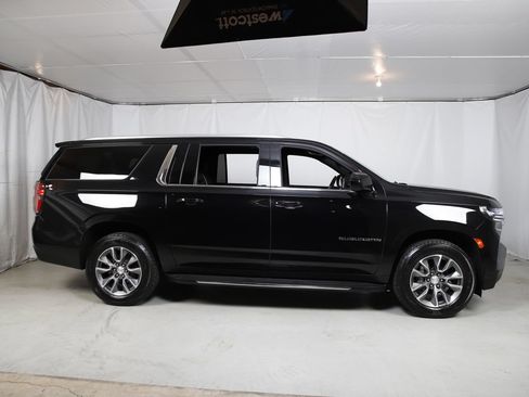 Used 2024 Chevrolet Suburban LS AWD/4WD image 2