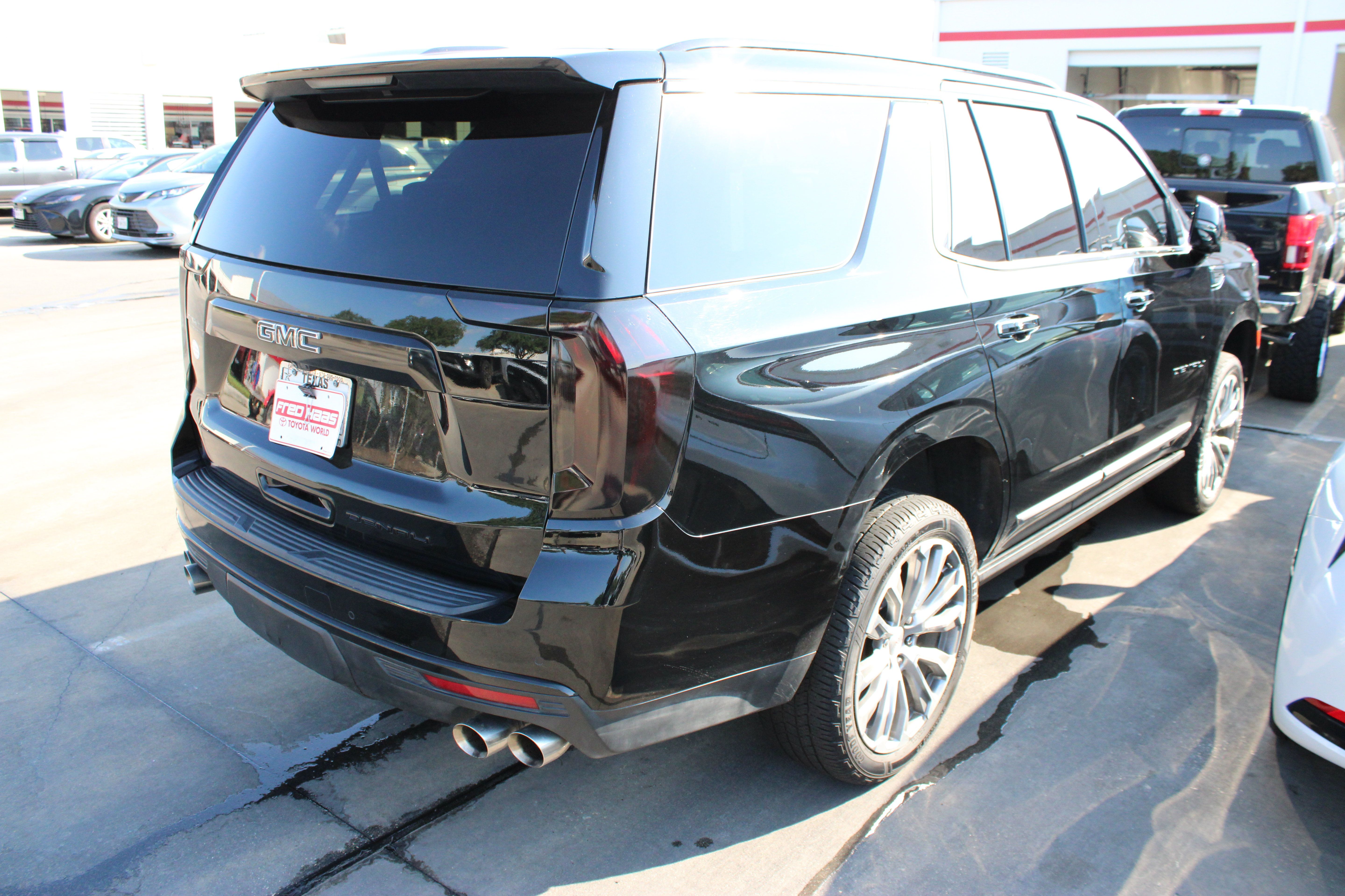 Used 2021 GMC Yukon Denali w/ Denali Ultimate Package AWD/4WD image 11
