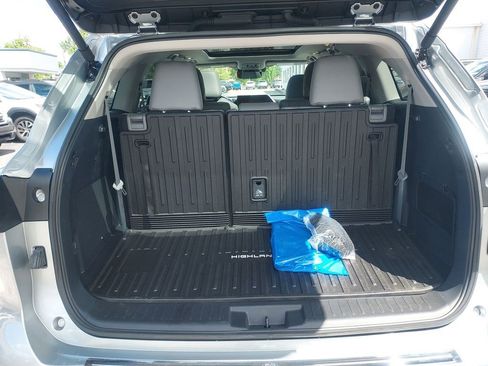 Used 2025 Toyota Highlander Platinum AWD/4WD image 43