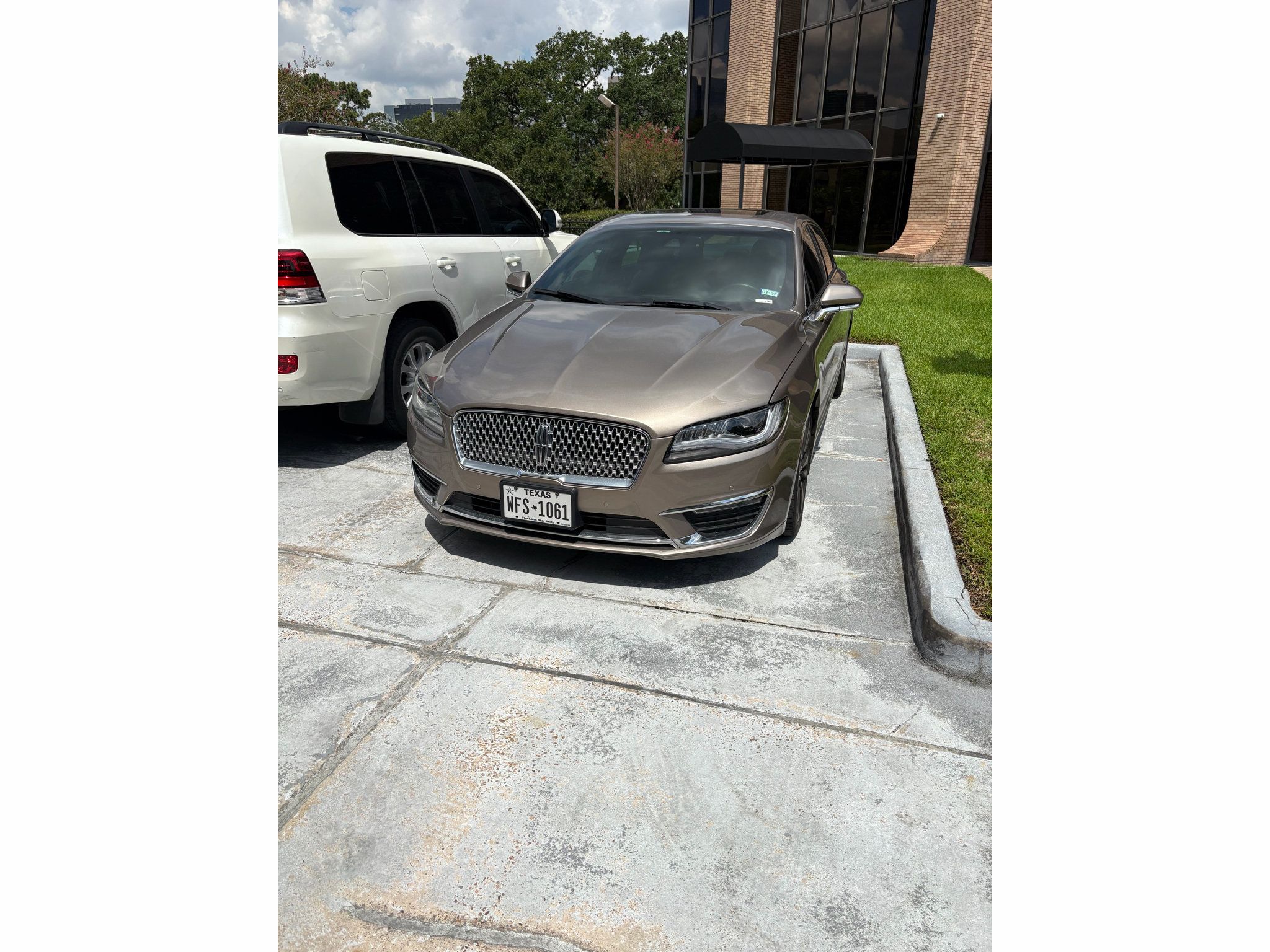 Used 2019 Lincoln MKZ Reserve AWD/4WD image 2