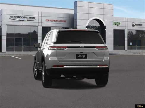 Used 2024 Jeep Grand Cherokee Laredo X image 13