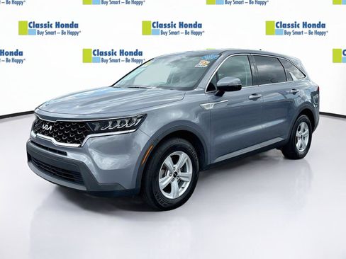 Used 2023 Kia Sorento LX FWD image 3