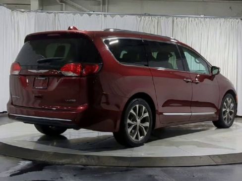 Used 2017 Chrysler Pacifica Limited w/ UConnect Theater Package image 10