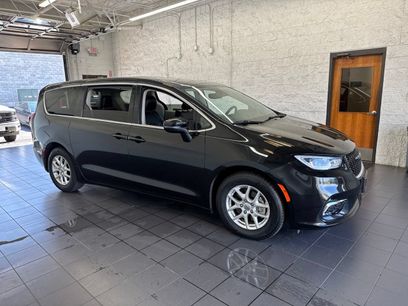 Used 2023 Chrysler Pacifica Touring-L