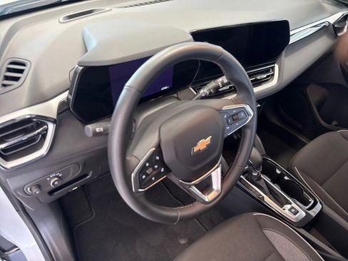 Used 2024 Chevrolet TrailBlazer LT w/ LT Cold Weather Package FWD image 17