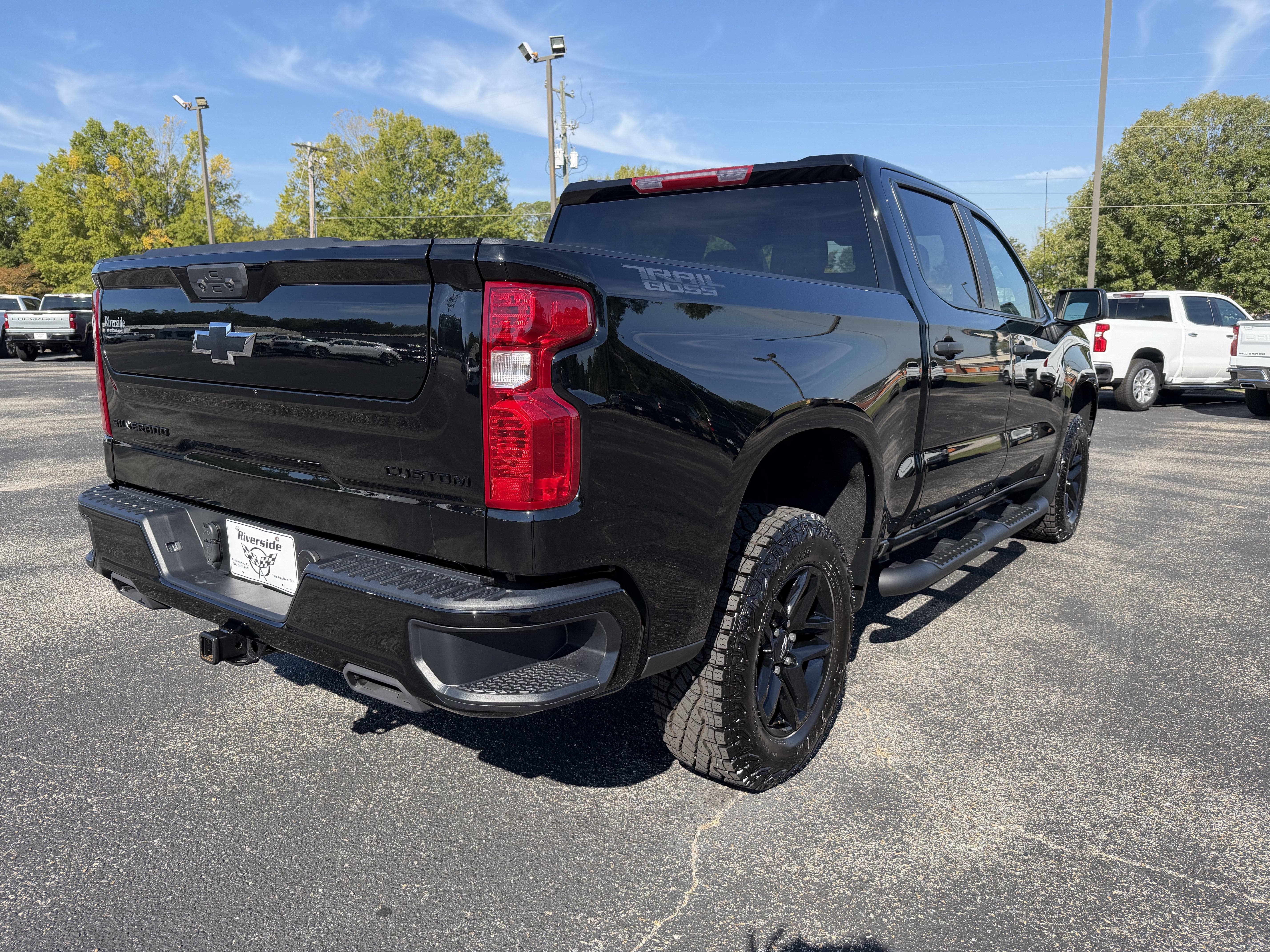 Used 2026 Chevrolet Silverado 1500 Custom Trail Boss w/ Dark Appearance Package AWD/4WD image 3