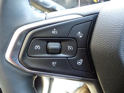 Used 2025 Chevrolet Trax LT w/ LT Convenience Package FWD image 39