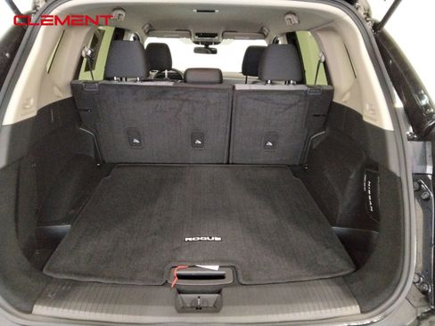 Used 2023 Nissan Rogue SV image 9