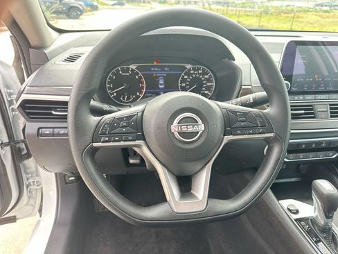 Used 2026 Nissan Altima 2.5 SV FWD image 14
