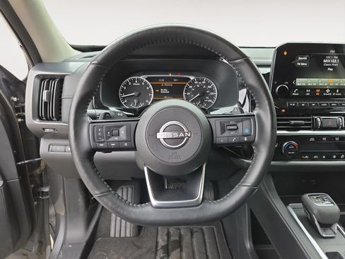 Used 2025 Nissan Pathfinder SL AWD/4WD image 13