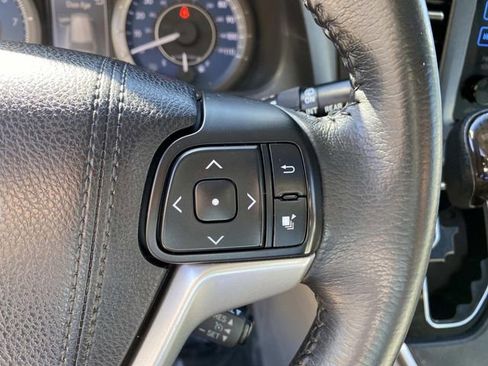 Used 2017 Toyota Sienna XLE Premium FWD image 16