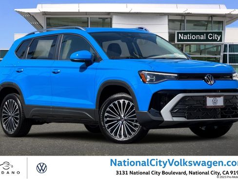 New 2025 Volkswagen Taos SE image 1