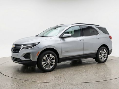 Used 2025 Chevrolet Equinox LT image 3