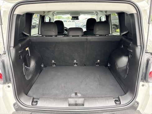 Used 2018 Jeep Renegade Latitude w/ Cold Weather Group AWD/4WD image 27