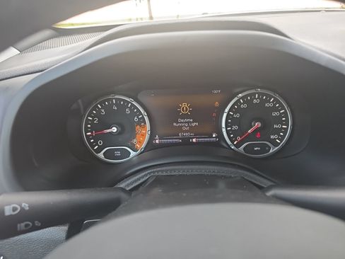 Used 2018 Jeep Renegade Trailhawk w/ UConnect 8.4 Nav Group AWD/4WD image 9