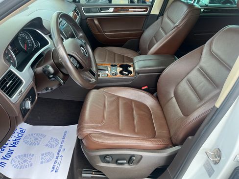 Used 2012 Volkswagen Touareg Hybrid image 10