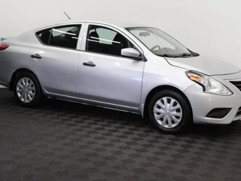 Used 2018 Nissan Versa S Plus FWD image 3