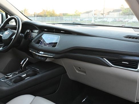 Used 2023 Cadillac XT4 Premium Luxury image 25