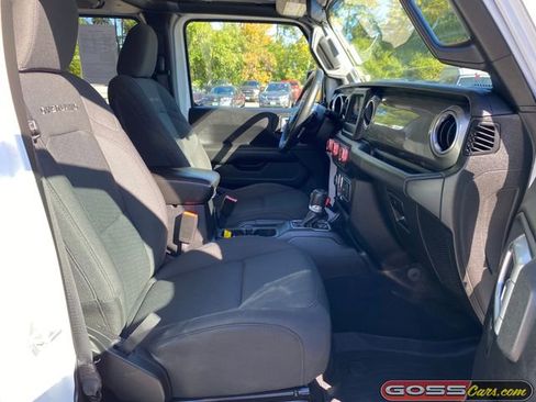 Certified 2020 Jeep Gladiator Overland w/ Cold Weather Group image 5