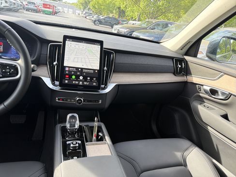 Certified 2025 Volvo XC90 B6 Plus AWD/4WD image 31
