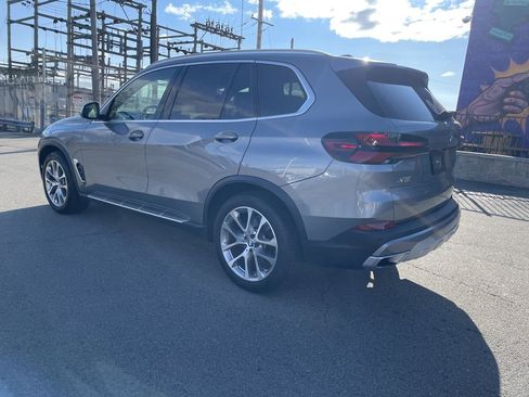 Used 2024 BMW X5 xDrive40i w/ Premium Package AWD/4WD image 3