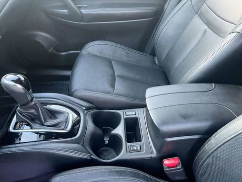 Used 2018 Nissan Rogue SL w/ Premium Package image 21