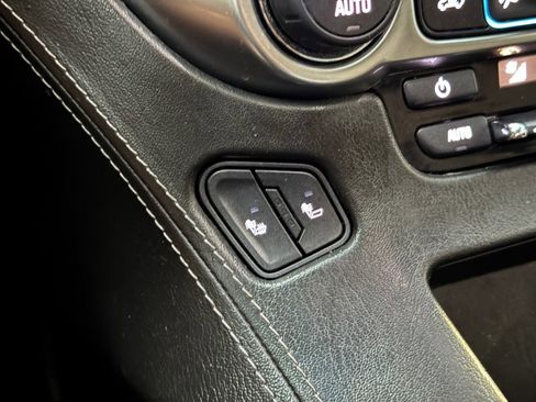 Used 2019 Chevrolet Suburban LT AWD/4WD image 69