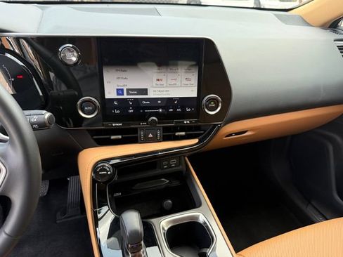 Used 2024 Lexus NX 250 FWD w/ Towing Package (2000 Lbs) image 17