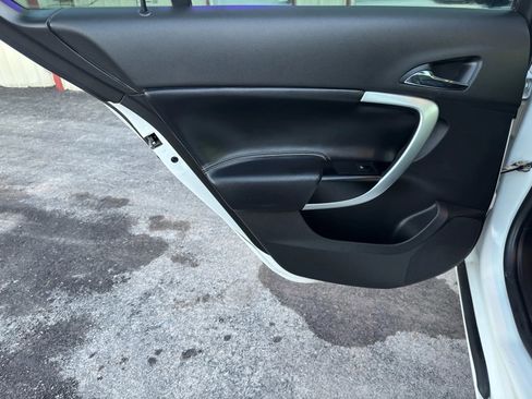 Used 2017 Buick Regal Sport Touring image 6