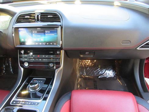 Used 2019 Jaguar XE Landmark Edition image 30