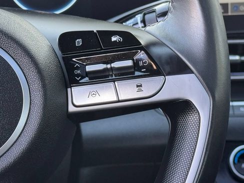 Used 2024 Hyundai Elantra Limited FWD image 17
