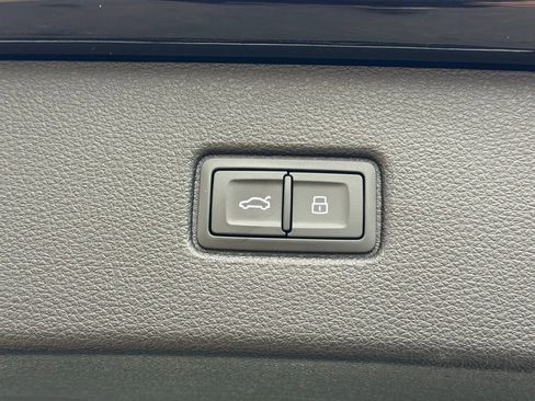 Used 2025 Audi Q7 3.0T Premium Plus image 36