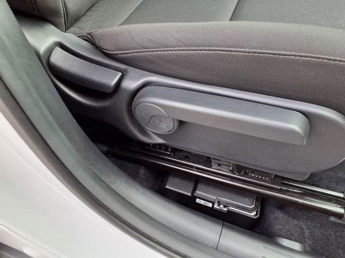 Used 2025 Hyundai Kona SEL FWD image 92