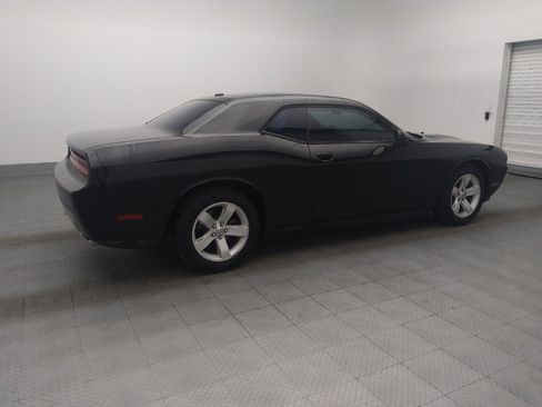 Used 2014 Dodge Challenger SXT RWD image 10