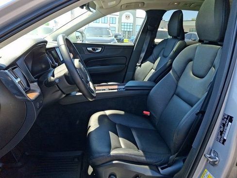 Used 2022 Volvo XC60 B5 Momentum w/ Climate Package AWD/4WD image 17