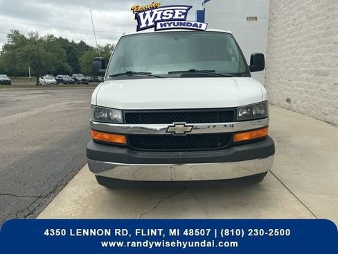 Used 2017 Chevrolet Express 3500 LT w/ LT Preferred Equipment Group RWD image 2