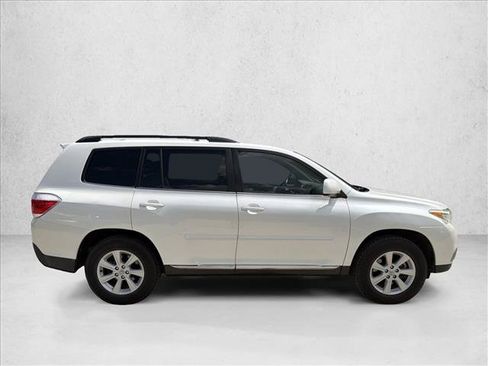 Used 2013 Toyota Highlander SE FWD image 6