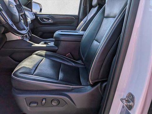 Used 2021 Chevrolet Tahoe Premier w/ Premium Package image 14