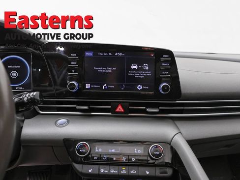 Used 2022 Hyundai Elantra SEL w/ Convenience + Premium Package FWD image 12