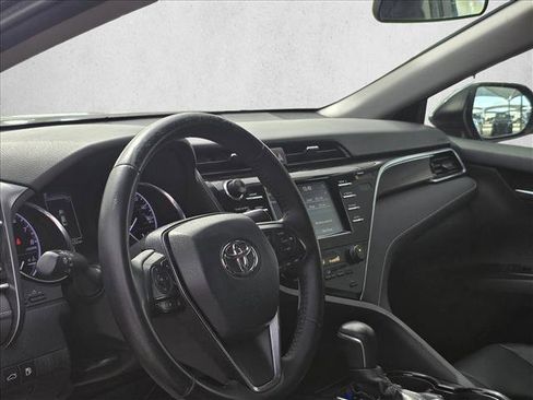 Used 2018 Toyota Camry SE FWD image 11