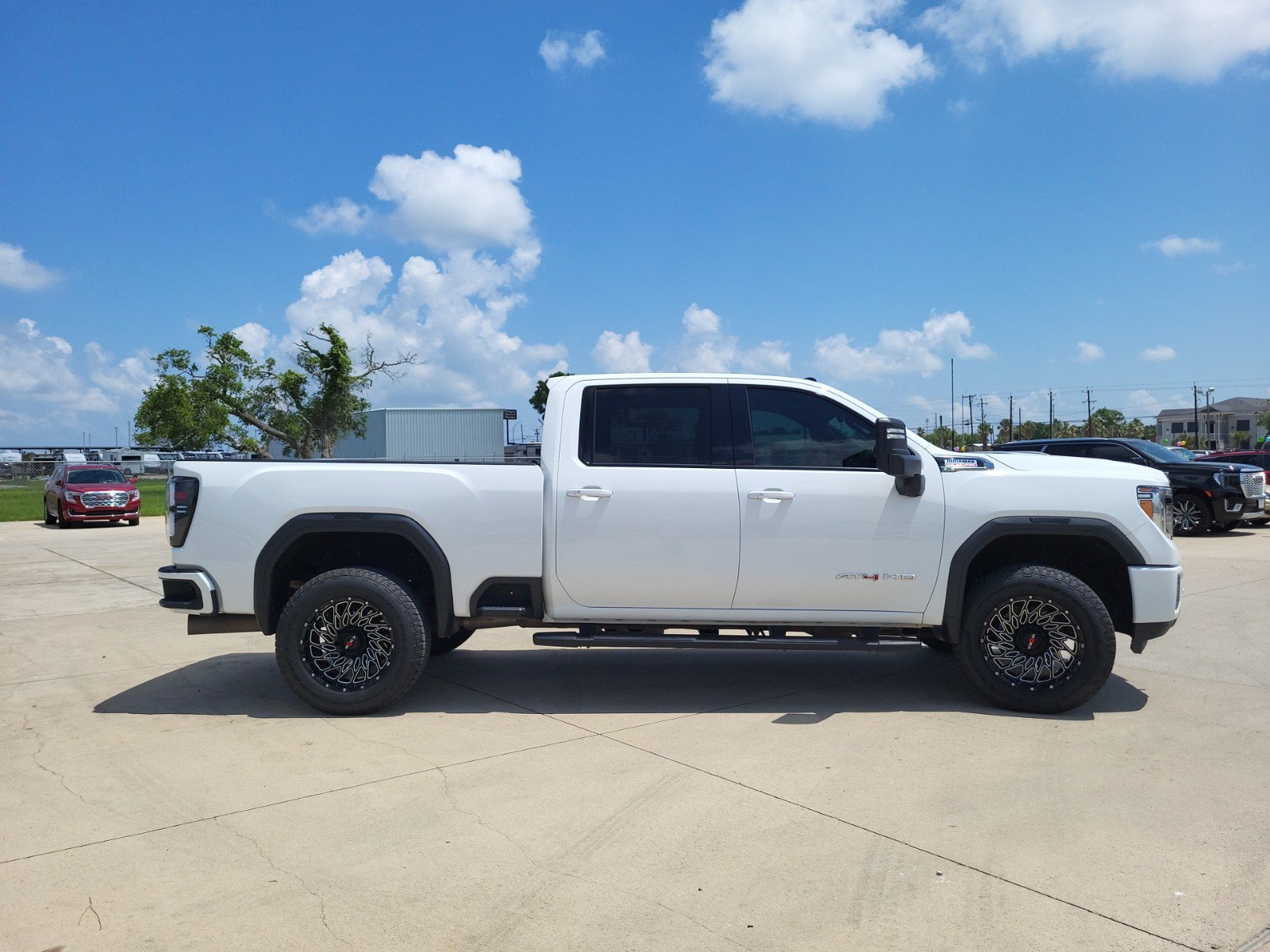 Used 2020 GMC Sierra 2500 AT4 w/ AT4 Premium Package AWD/4WD image 4