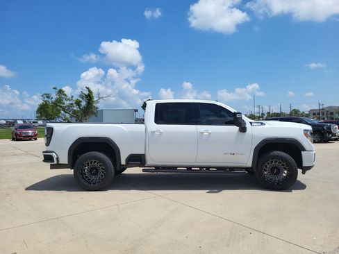 Used 2020 GMC Sierra 2500 AT4 w/ AT4 Premium Package image 4
