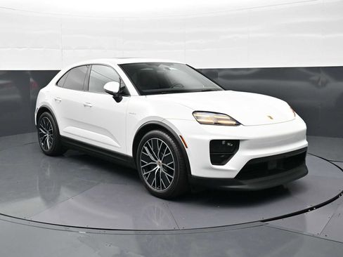 Certified 2025 Porsche Macan Electric RWD image 27
