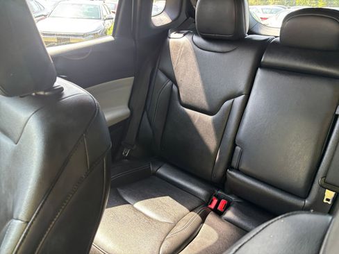 Used 2025 Jeep Compass Limited image 40