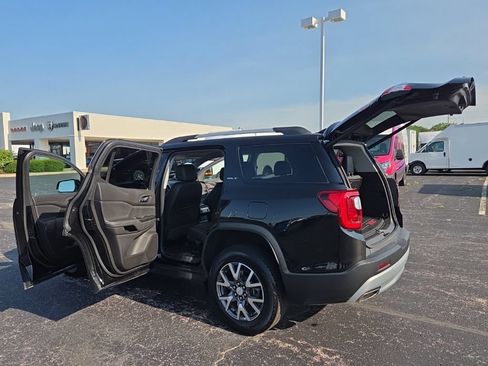 Used 2023 GMC Acadia SLT w/ LPO, Floor Liner Package AWD/4WD image 21