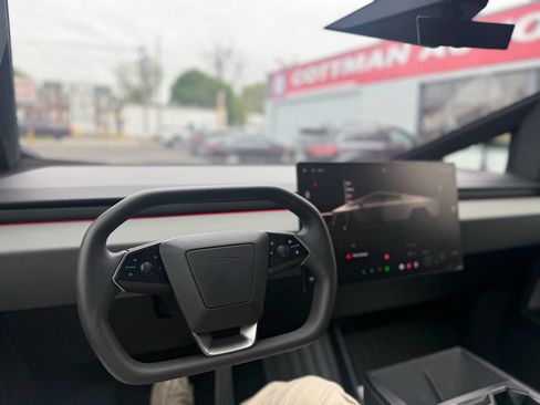 Used 2024 Tesla Cybertruck AWD Crew Cab image 18