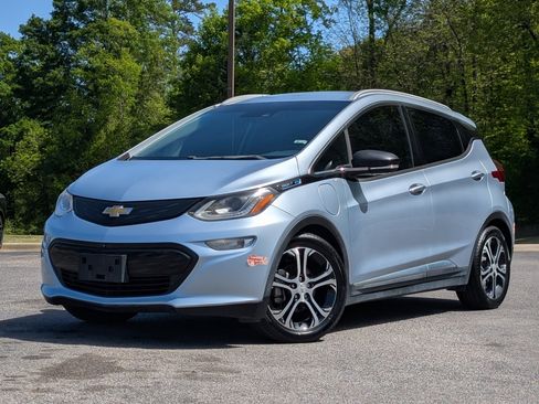 Used 2017 Chevrolet Bolt Premier w/ Driver Confidence II Package image 4