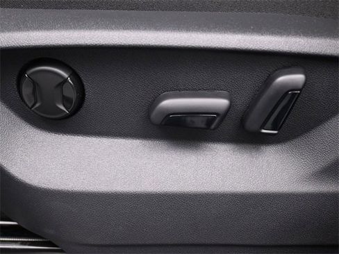 New 2026 Volkswagen Atlas Cross Sport SE image 33