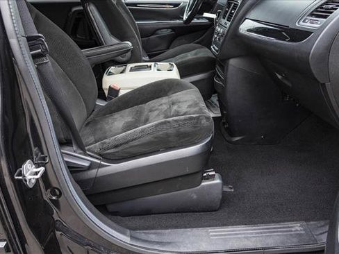 Used 2016 Dodge Grand Caravan SE image 27