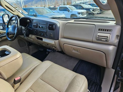 Used 2005 Ford F350 Lariat image 33